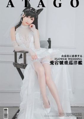 黑色丝绒裙子露背